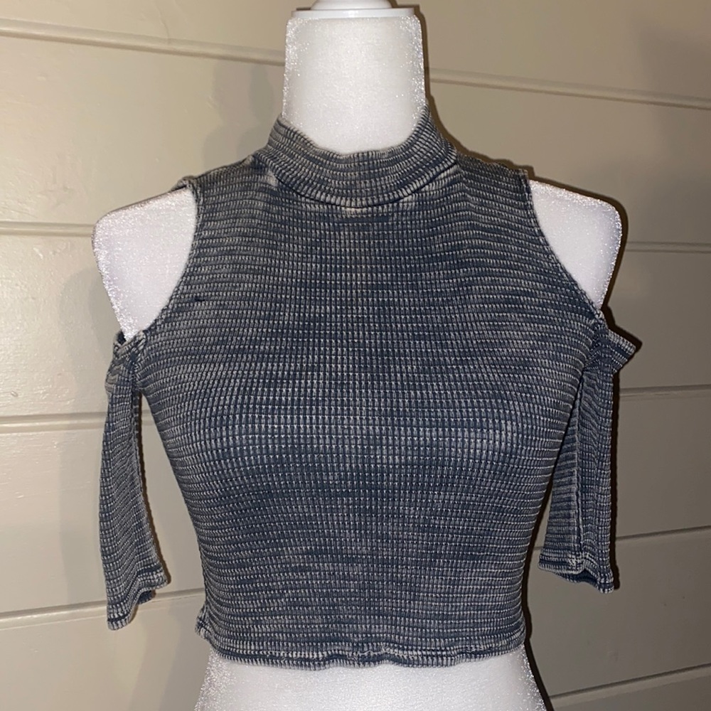 Cold shoulder crop top Size medium